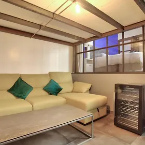 Luxurious 2 Bedrooms Le Marais Nazareth Free Netflix Parijs